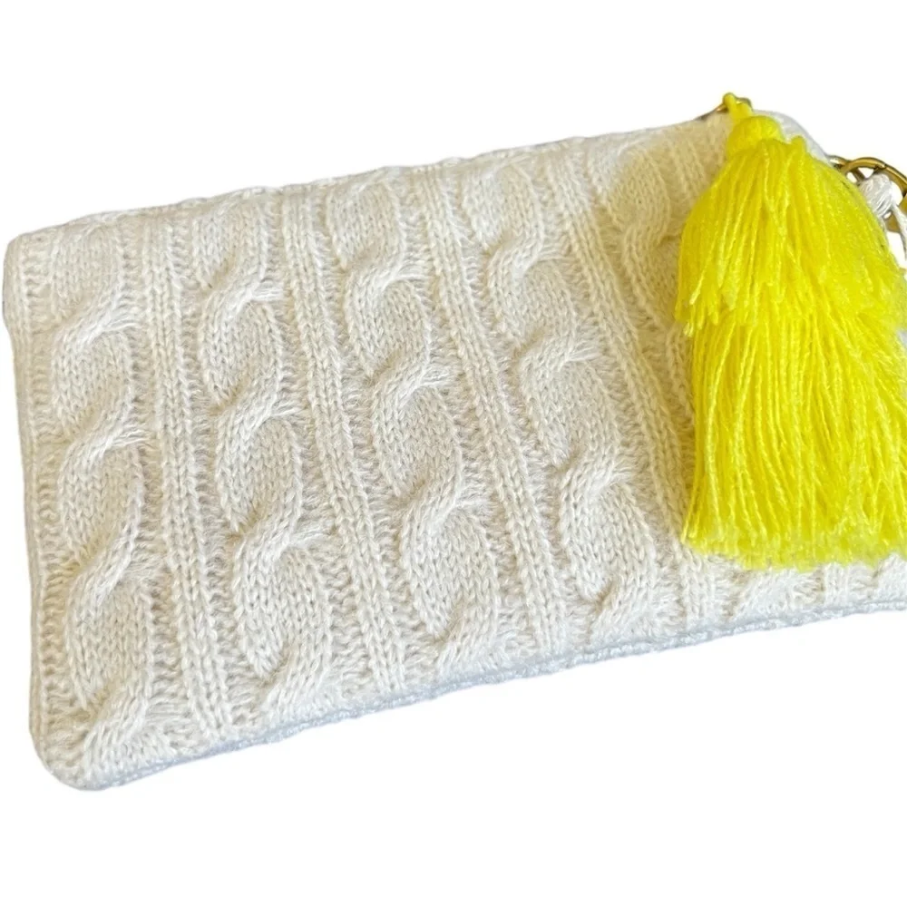Universal Thread Cream Knit Wristlet NWT
